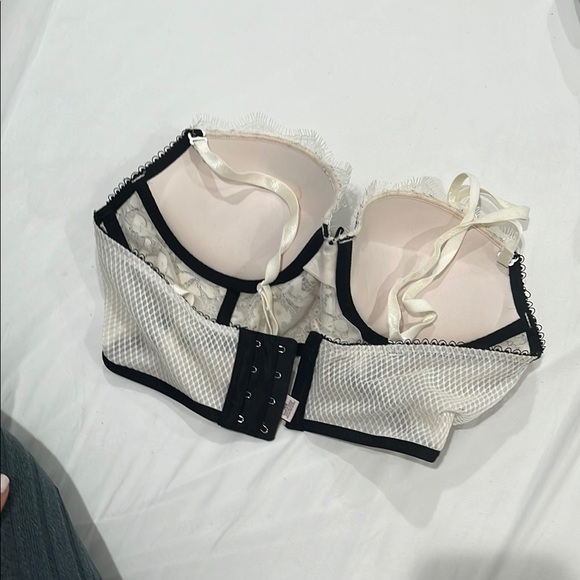 Victoria's Secret Cream and Black Lace Push-Up Bra - Picture 2 of 3